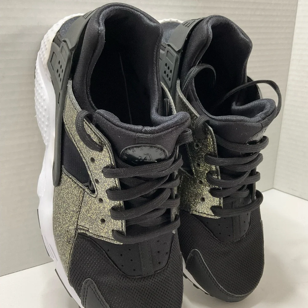 Nike Huaraches Black and Gold girls